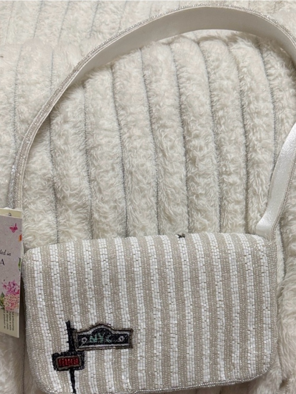 NEW New York City Yellow Cab Beaded Bag - Picture 2 of 2